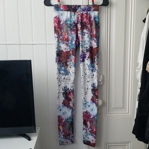 **NEW NEVER WORN LEGGING**